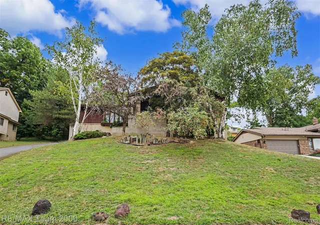 2nd image of 3030 Bloomfield Park Dr, West Bloomfield Charter Township Oakland, MI 48323 | MLS# 20261067190