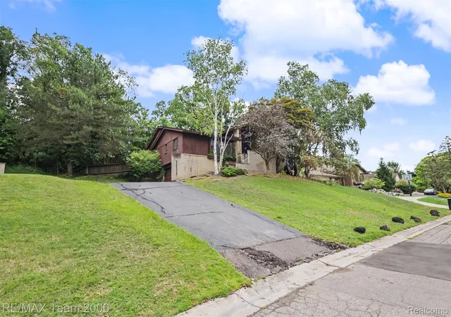 3rd image of 3030 Bloomfield Park Dr, West Bloomfield Charter Township Oakland, MI 48323 | MLS# 20261067190