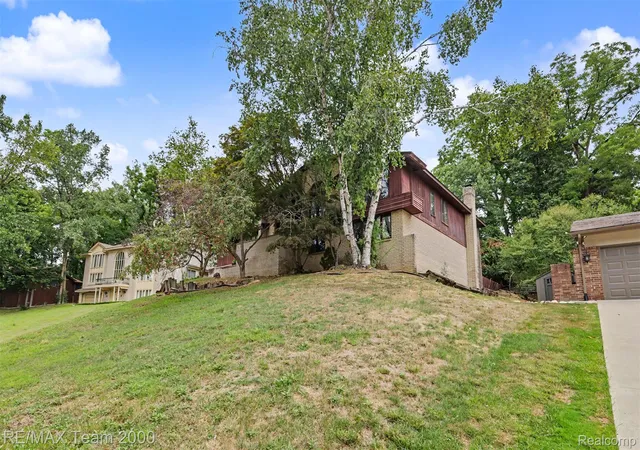 4th image of 3030 Bloomfield Park Dr, West Bloomfield Charter Township Oakland, MI 48323 | MLS# 20261067190
