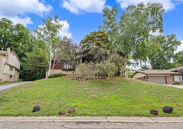 5th image of 3030 Bloomfield Park Dr, West Bloomfield Charter Township Oakland, MI 48323 | MLS# 20261067190