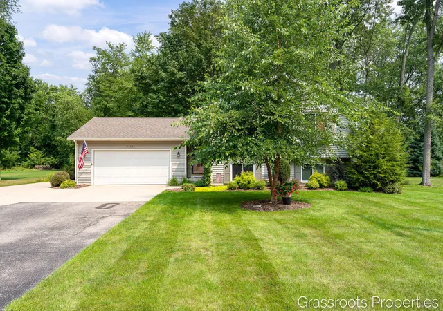 2nd image of 11328 56th Ave, Allendale Charter Township Ottawa, MI 49401 | MLS# 65026044461