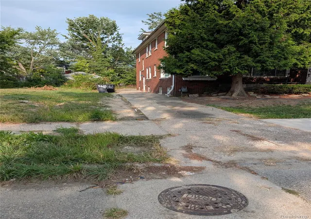 Photo 3 of Multi family home for sale at 4618 Chatsworth St, Detroit City Wayne, MI 48224 | MLS# 20261067210 | Listing updated on 2026-08-27