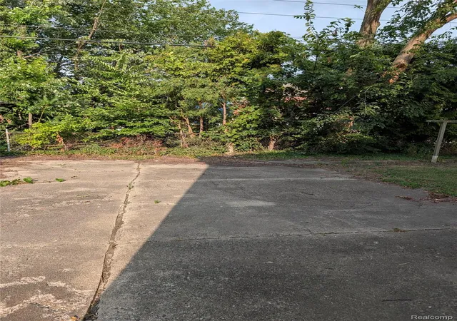 Photo 4 of Multi family home for sale at 4618 Chatsworth St, Detroit City Wayne, MI 48224 | MLS# 20261067210 | Listing updated on 2026-08-27
