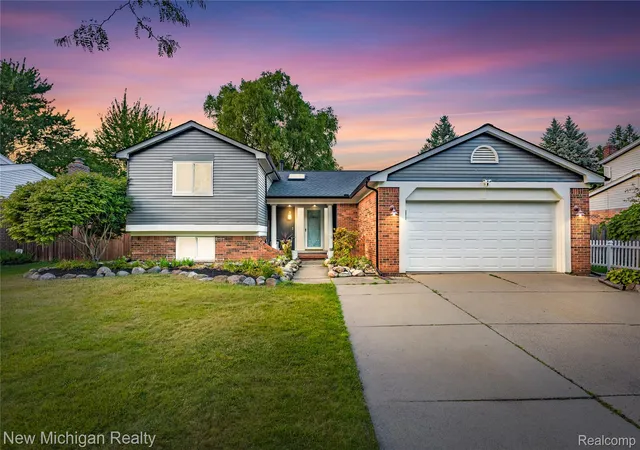 Photo 2 of Single family home for sale at 1653 Oakcrest Dr, Troy City Oakland, MI 48083 | MLS# 20261067215 | Listing updated on 2026-08-24