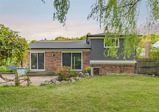 Photo 3 of Single family home for sale at 1653 Oakcrest Dr, Troy, MI 48083 | MLS# 20261067215 | Listing updated on 2026-10-11