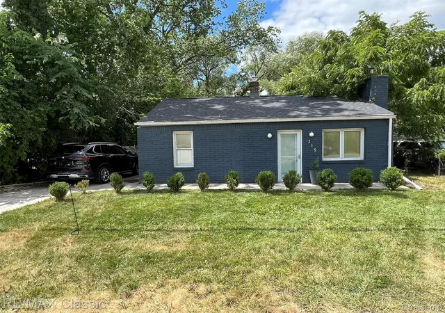 1st image of 315 Common St, Walled Lake City Oakland, MI 48390 | MLS# 20261067218
