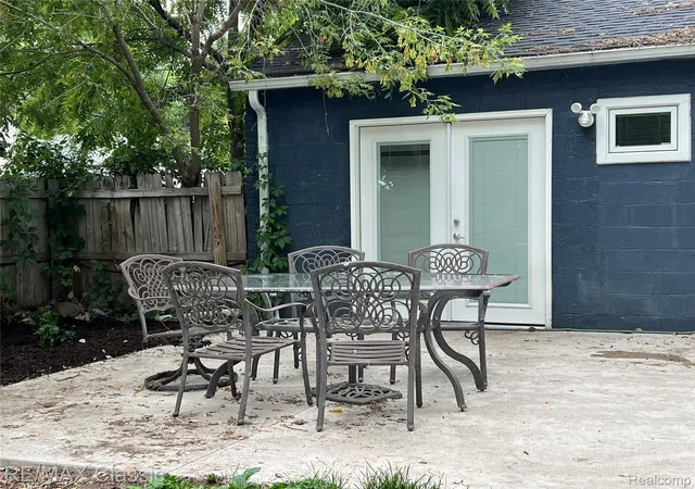 3rd image of 315 Common St, Walled Lake City Oakland, MI 48390 | MLS# 20261067218