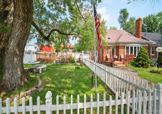 2nd image of 15120 Whitcomb St, Detroit City Wayne, MI 48227 | MLS# 20261067224