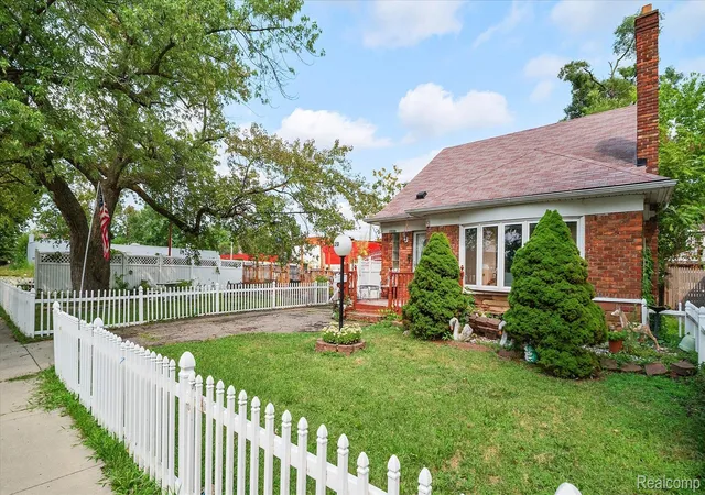 3rd image of 15120 Whitcomb St, Detroit City Wayne, MI 48227 | MLS# 20261067224
