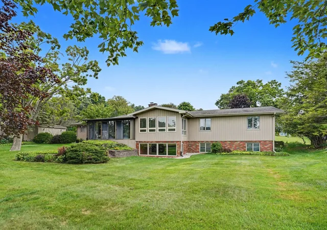 2nd image of 4216 Lake Forest, Kalamazoo City Kalamazoo, MI 49008 | MLS# 66026044482