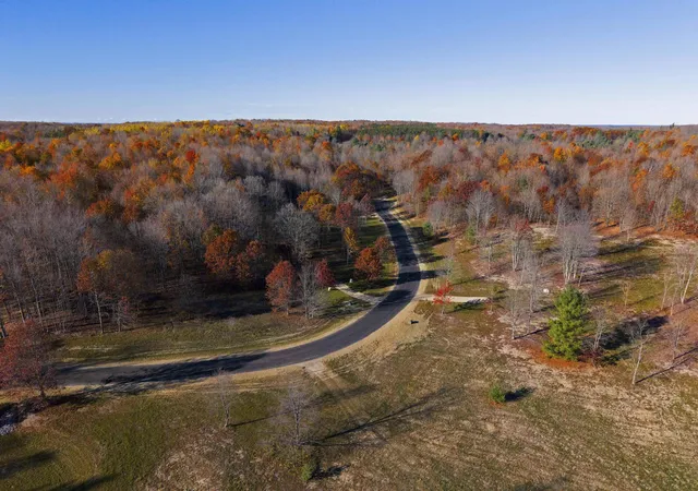 3rd image of 5698 Sw Old Oak Trl, Springfield Township Kalkaska, MI 49633 | MLS# 78080072694
