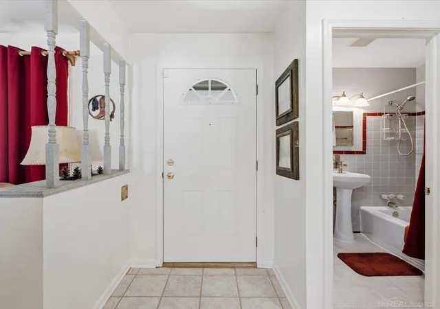 Photo 4 of Single family home for sale at 28641 Jahns Dr, Roseville City Macomb, MI 48066 | MLS# 58050219481 | Listing updated on 2026-10-09