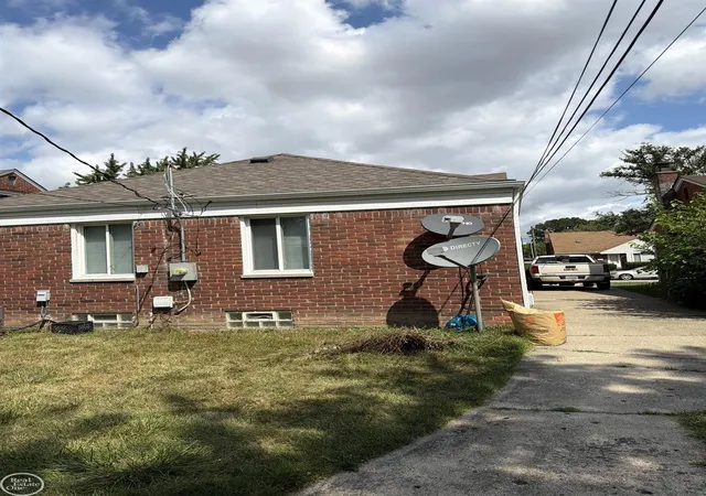 5th image of 16736 Veronica St, Eastpointe City Macomb, MI 48021 | MLS# 58050219484