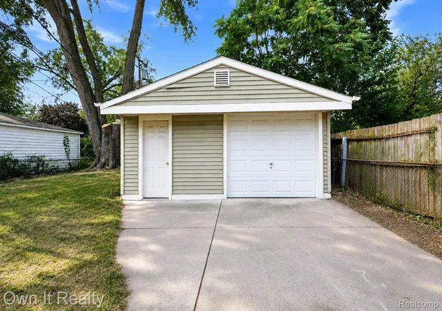 Photo 2 of Single family home for sale at 8082 Robert St, Taylor City Wayne, MI 48180 | MLS# 20261067239 | Listing updated on 2026-09-09