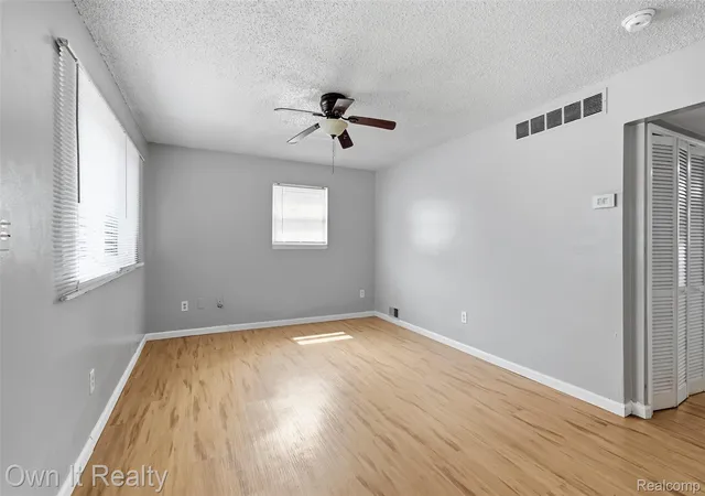Photo 3 of Single family home for sale at 8082 Robert St, Taylor City Wayne, MI 48180 | MLS# 20261067239 | Listing updated on 2026-09-09