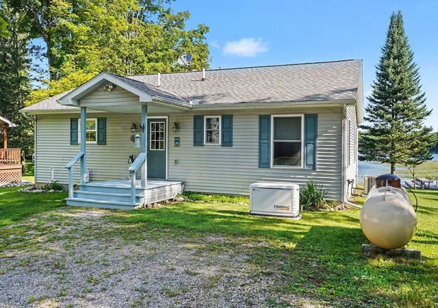 Photo 4 of Single family home for sale at 4422 S Sunset Dr, Curtis Township Alcona, MI 48737 | MLS# 77080072698 | Listing updated on 2026-09-16