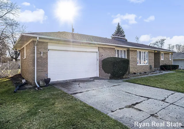 Photo 3 of Single family home for sale at 1841 Springfield St, Flint City Genesee, MI 48503 | MLS# 65026044489 | Listing updated on 2026-08-26