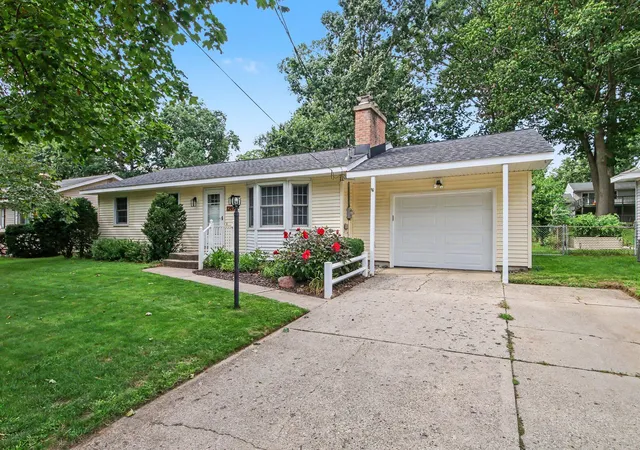 2nd image of 1297 Katrina Dr Se, Kentwood City Kent, MI 49508 | MLS# 65026044491