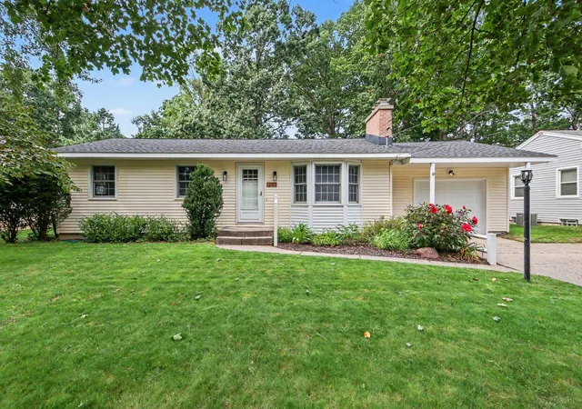 3rd image of 1297 Katrina Dr Se, Kentwood City Kent, MI 49508 | MLS# 65026044491