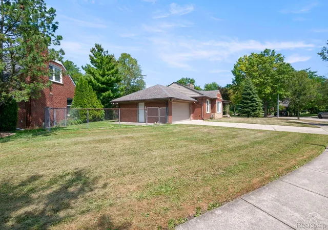 3rd image of 1160 Torrey Rd, Grosse Pointe Woods City Wayne, MI 48236 | MLS# 20261067265