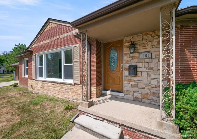 5th image of 1160 Torrey Rd, Grosse Pointe Woods City Wayne, MI 48236 | MLS# 20261067265