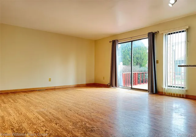 4th image of 2038 Roman Ct, Warren City Macomb, MI 48092 | MLS# 20261067272