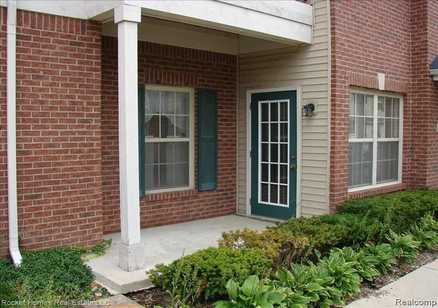 Photo 2 of Condo for sale at 11840 Farmington Rd #59, Livonia City Wayne, MI 48150 | MLS# 20261067275 | Listing updated on 2026-09-13
