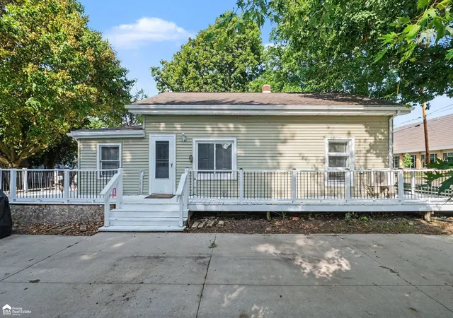 2nd image of 704 E North St, Owosso City Shiawassee, MI 48867 | MLS# 5050219497