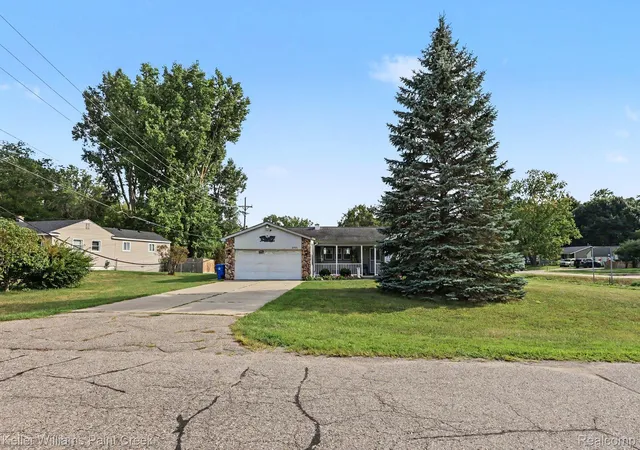 Photo 2 of Single family home for sale at 4959 Irwindale Dr, Waterford Charter Township Oakland, MI 48328 | MLS# 20261067288 | Listing updated on 2026-08-28