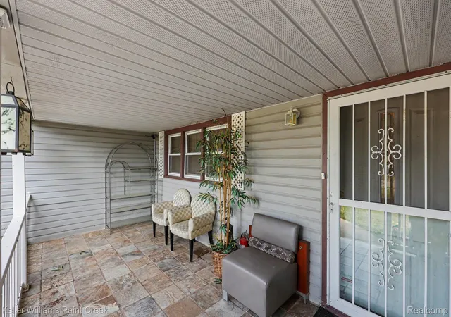 Photo 3 of Single family home for sale at 4959 Irwindale Dr, Waterford, MI 48328 | MLS# 20261067288 | Listing updated on 2026-10-24