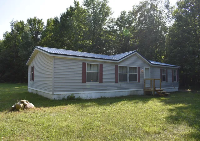 4th image of 7516 Covert Rd Ne, Unknown Out Of State, MI 49659 | MLS# 67026044511