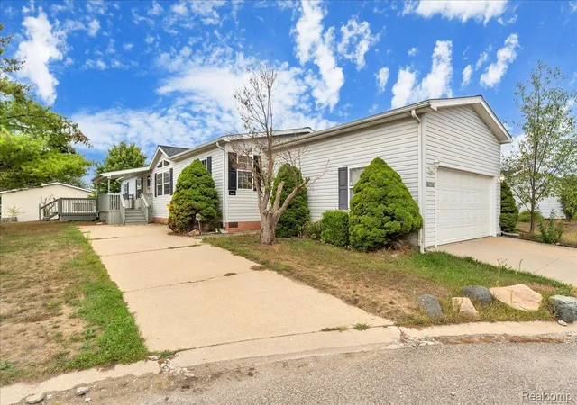Photo 3 of Single family home for sale at 8209 Bloomsbury Cir, Salem Township Washtenaw, MI 48167 | MLS# 20261067303 | Listing updated on 2026-10-04