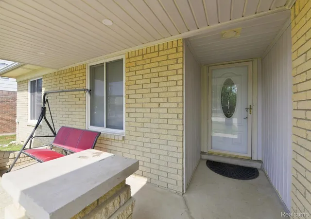 Photo 4 of Single family home for sale at 38314 Steede Dr, Sterling Heights City Macomb, MI 48310 | MLS# 20261067314 | Listing updated on 2026-08-24