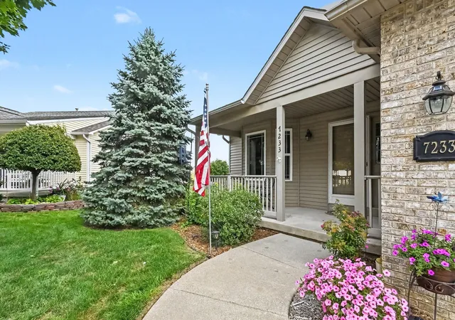 3rd image of 7233 Maplecrest Cir, Swartz Creek City Genesee, MI 48473 | MLS# 81026044528