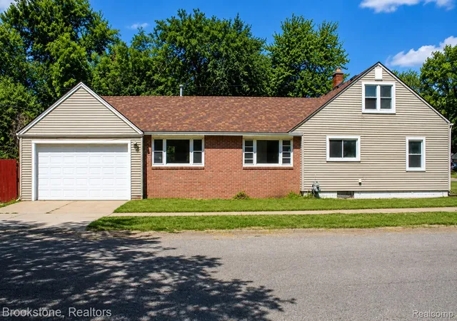 Photo 1 of Single family home for sale at 18805 Sumner, Redford Charter Township Wayne, MI 48240 | MLS# 20261067345 | Listing updated on 2026-09-14