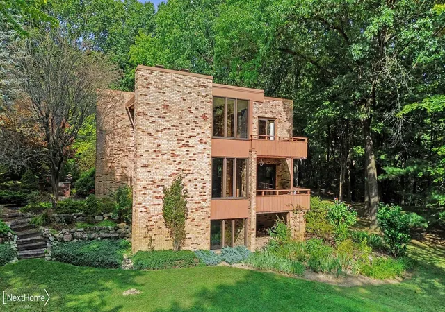 2nd image of 785 S Van Rd, Groveland Township Oakland, MI 48442 | MLS# 5050219509
