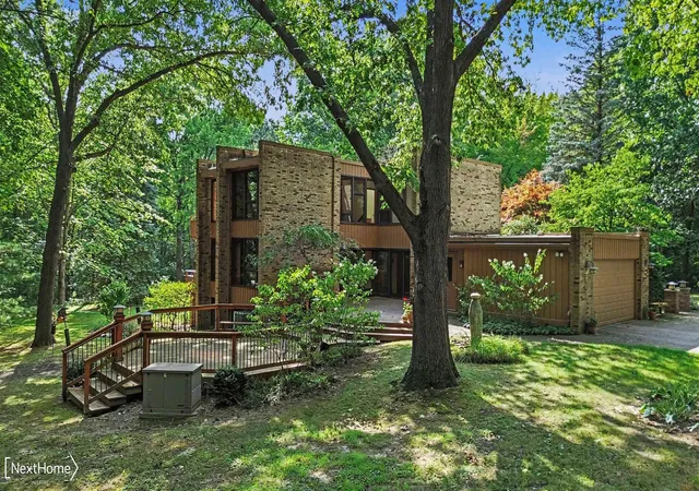 3rd image of 785 S Van Rd, Groveland Township Oakland, MI 48442 | MLS# 5050219509