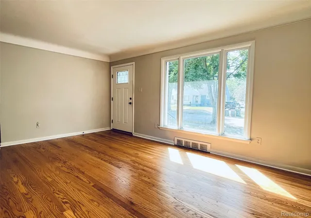 Photo 4 of Single family home for sale at 231 Walper Ave, Clawson City Oakland, MI 48017 | MLS# 20261067346 | Listing updated on 2026-09-22