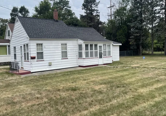 Photo 2 of Single family home for sale at 1024 Amity Ave, Muskegon City Muskegon, MI 49442 | MLS# 65026044534 | Listing updated on 2026-08-28