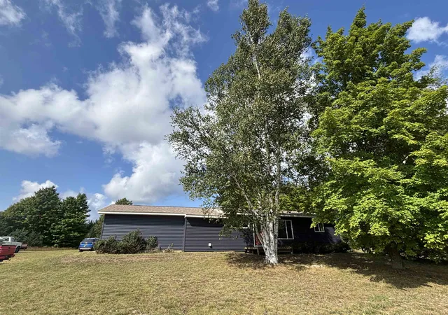 Photo 3 of Single family home for sale at 6105 Meyers Rd, Excelsior Township Kalkaska, MI 49646 | MLS# 78080072708 | Listing updated on 2026-08-29
