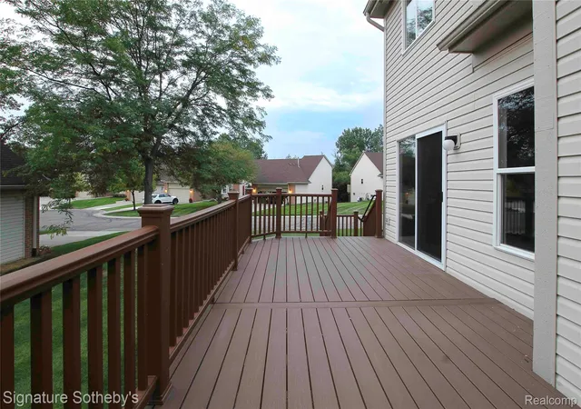 Photo 2 of Condo for sale at 487 Woodvale Dr, Commerce Charter Township Oakland, MI 48390 | MLS# 20261067352 | Listing updated on 2026-09-01