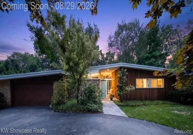 Photo 1 of Sale Pending at 4123 Meadow Wy, Bloomfield Charter Township Oakland, MI 48301 | MLS# 20261067360 | Listing updated on 2026-09-13