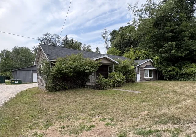 Photo 3 of Single family home for sale at 807 Josephine St, East Jordan City Charlevoix, MI 49727 | MLS# 64026044543 | Listing updated on 2026-09-12