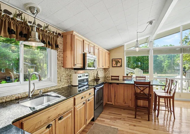 5th image of 9647 Shore Dr, Caseville Township Huron, MI 48755 | MLS# 20261067362