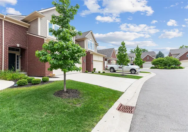 Photo 3 of Condo for sale at 7512 Berry Wood Ln, West Bloomfield Charter Township Oakland, MI 48322 | MLS# 20261067368 | Listing updated on 2026-09-13