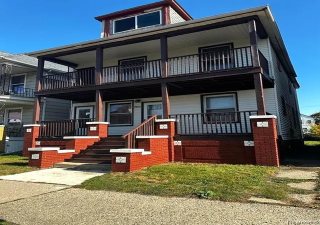 Photo 1 of Single family home for sale at 9506 Charest St, Hamtramck City Wayne, MI 48212 | MLS# 20261067369 | Listing updated on 2026-08-24