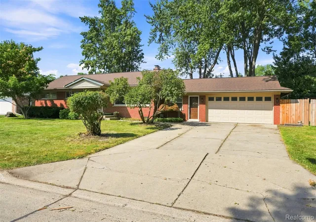 Photo 2 of Single family home for sale at 14370 Helen St, Southgate City Wayne, MI 48195 | MLS# 20261067373 | Listing updated on 2026-09-04