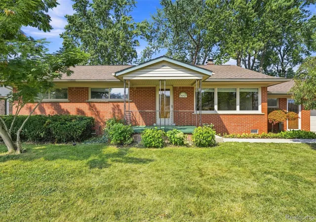 Photo 3 of Single family home for sale at 14370 Helen St, Southgate City Wayne, MI 48195 | MLS# 20261067373 | Listing updated on 2026-09-04