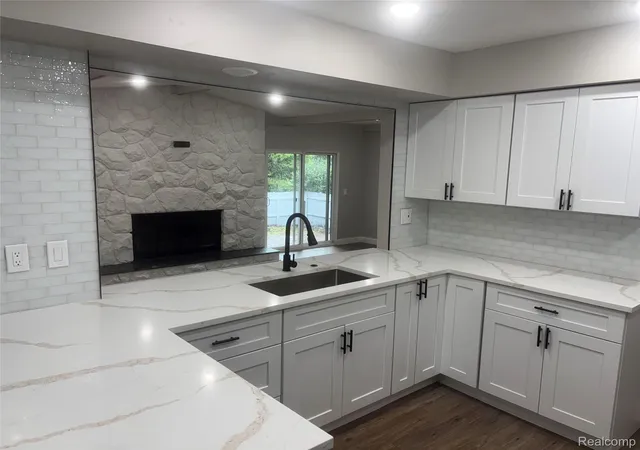 Photo 2 of Single family home for sale at 29621 Fernhill Dr, Farmington City Oakland, MI 48334 | MLS# 20261067379 | Listing updated on 2026-09-04