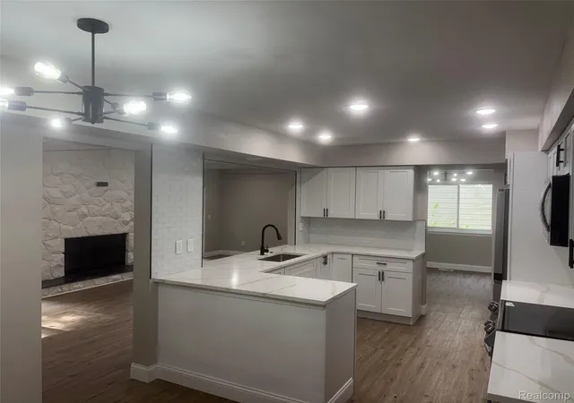 Photo 3 of Single family home for sale at 29621 Fernhill Dr, Farmington City Oakland, MI 48334 | MLS# 20261067379 | Listing updated on 2026-09-04
